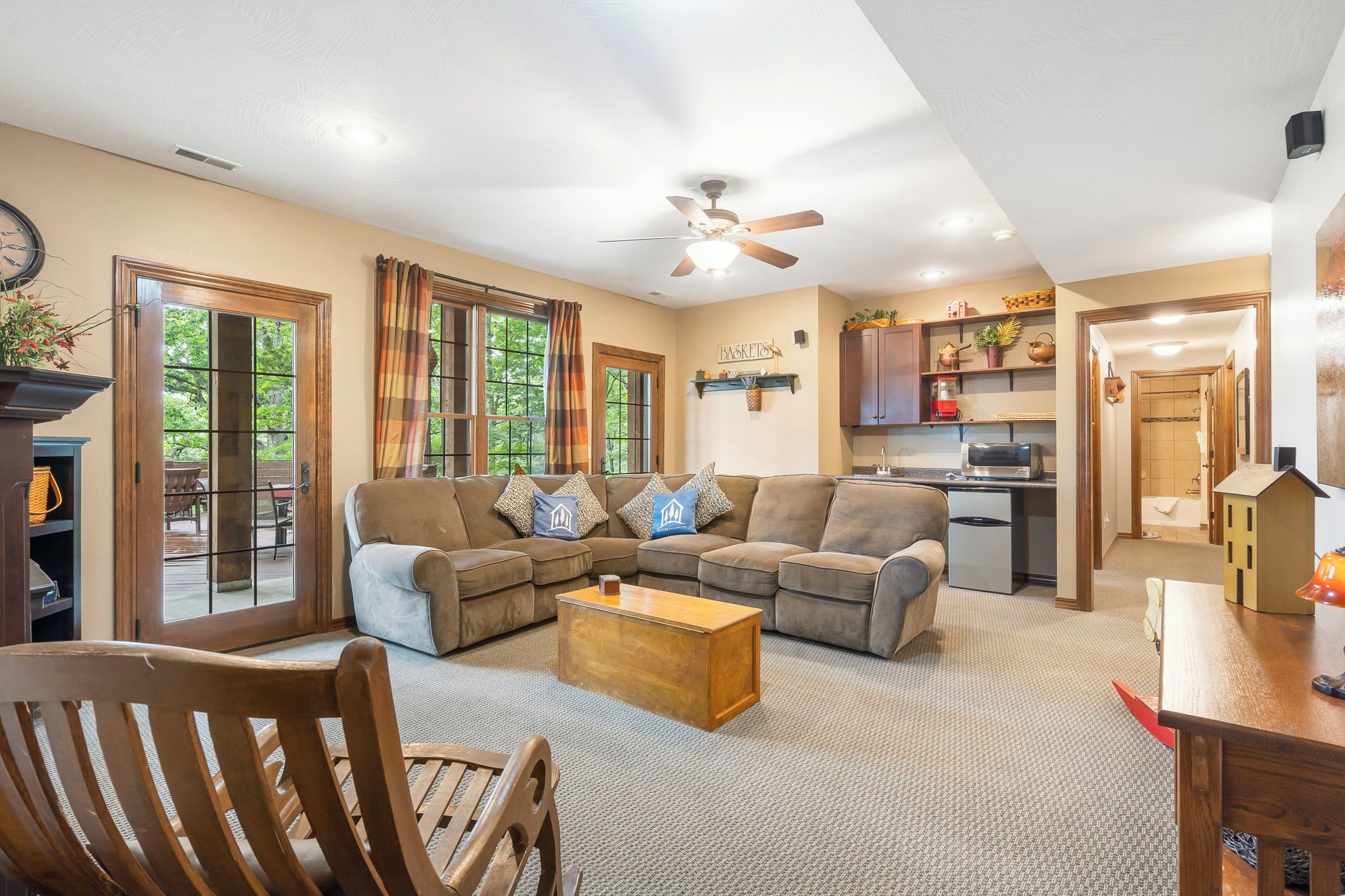 Smart TV, fireplace, DVD player, foosball