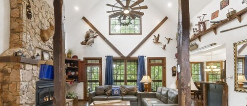 Secluded 40 Acres Near Table Rock, Stunning Views, Games, Community Pool & Car Charger