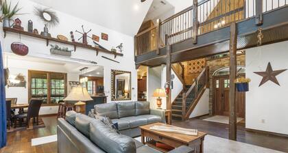 Secluded 40 Acres Near Table Rock, Stunning Views, Games, Community Pool & Car Charger