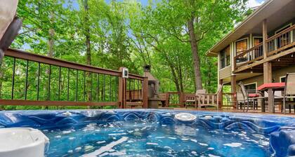 Secluded 40 Acres Near Table Rock, Stunning Views, Games, Community Pool & Car Charger