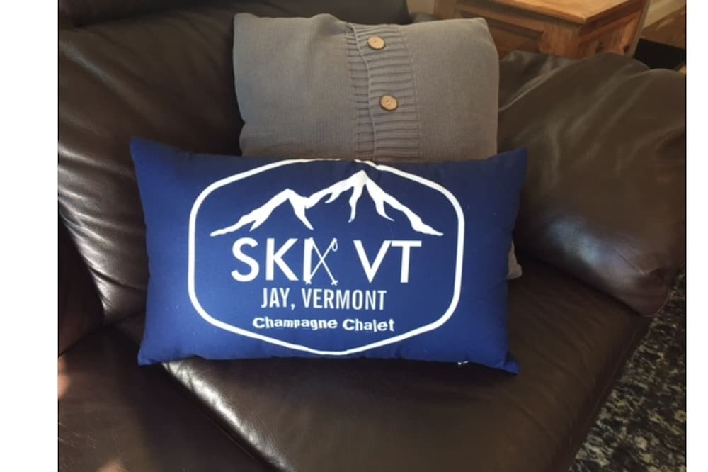 4 Bedrooms! 2 Living areas! QUICK ACCESS TO JAY PEAK!