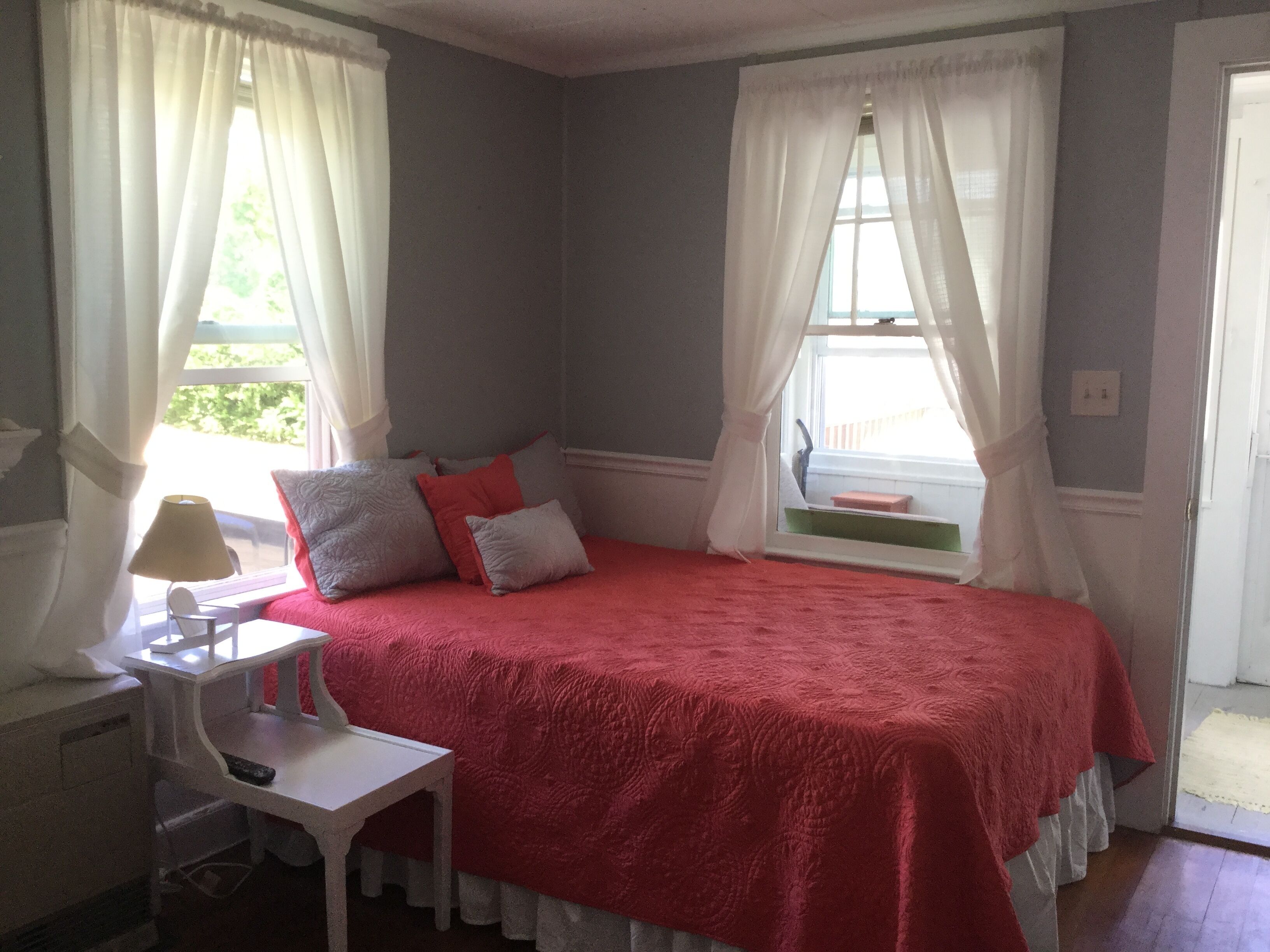 Walking distance to Long Sands Beach