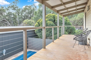 Property grounds - 4BR * 2 BA * Sleeps 10 * Pool * Close to Town & Boat Ramp (Echuca)