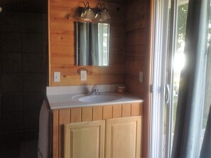Shower, towels - Lake Champlain Islands Cottage on Carry Bay, North Hero Vermont.  Cottage 3 (North Hero)