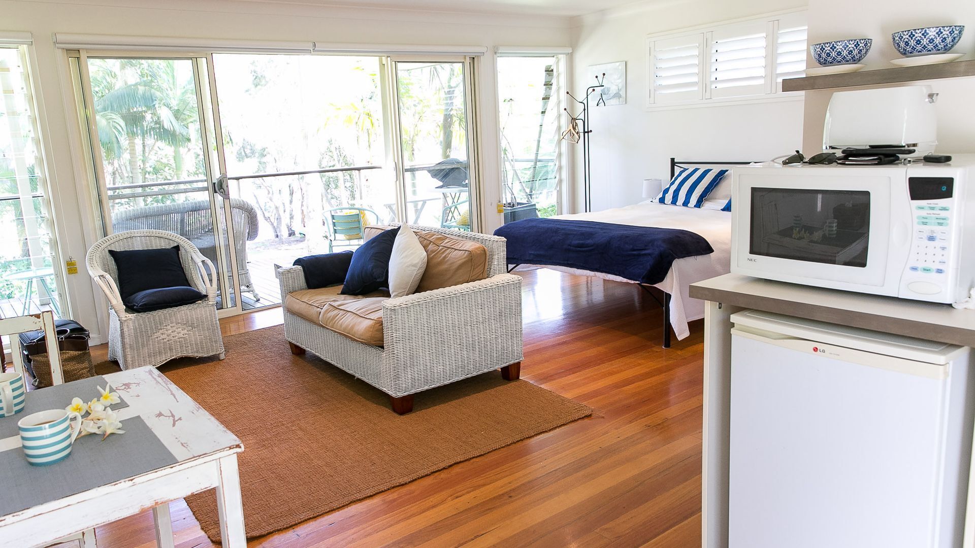 THE BOATHOUSE Avoca Beach