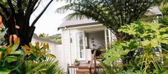 Delightful elevated sunny S/C Studio