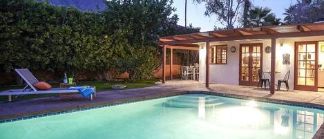 Lämmitetty uima-allas