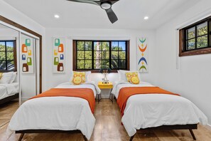 3 bedrooms, iron/ironing board, WiFi, bed sheets - The Clever Cactus – Private Palm Springs Escape (Palm Springs)