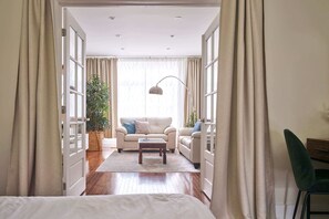 4 bedrooms, desk, iron/ironing board, travel cot