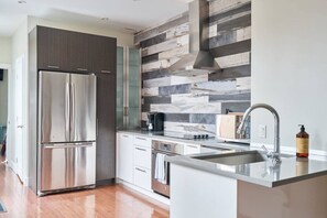 Fridge, microwave, oven, stovetop