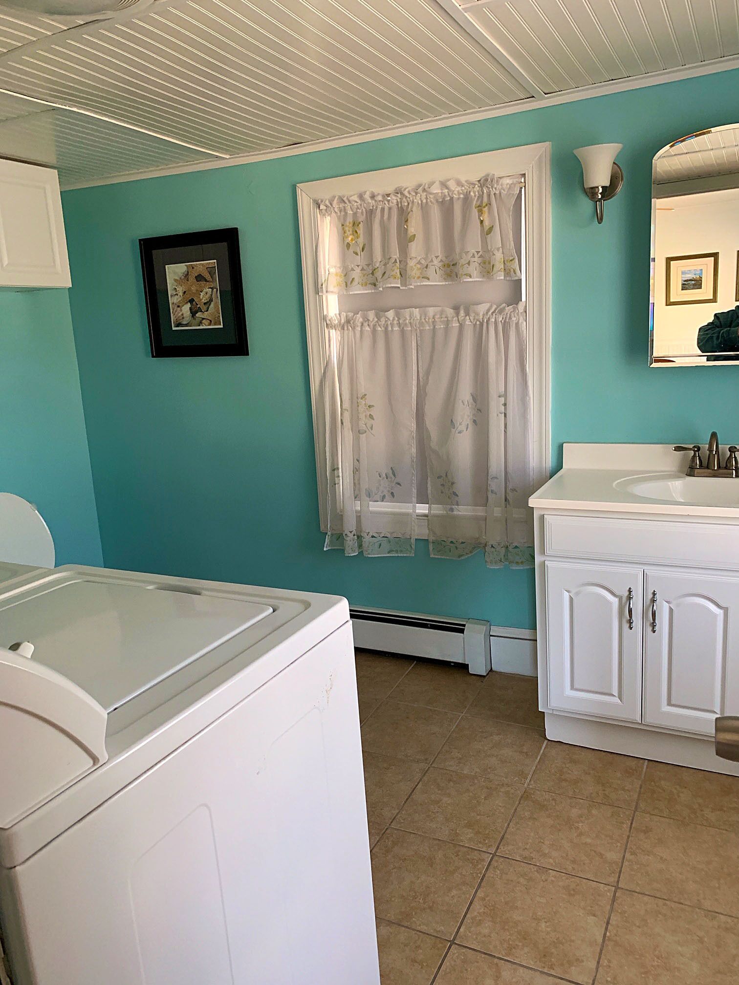 8 bedroom house available. Sleeps 16+!