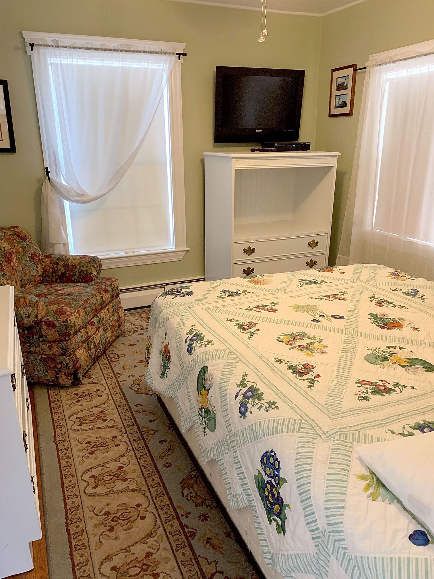 8 bedroom house available. Sleeps 16+!