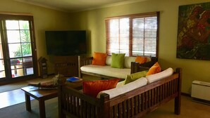 Living area - Buddha Rose in Hepburn Springs is on 3 acres giving you privacy in bush setting (Hepburn Springs)