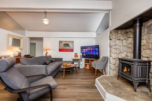 TV, fireplace, Netflix, DVD player
