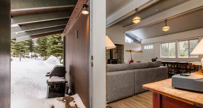 Lily Pad_Modern w/ AC! + Games, Smart TV's & HOA Amenities (Gym/HotTub/Sauna/Pool)
