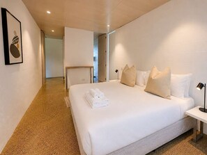 3 habitaciones, tabla de planchar con plancha, wifi y ropa de cama 
