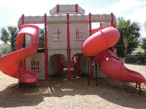 Children’s area - Newly Updated, 6BR Villa, South Facing Pool, Free water park (Kissimmee)