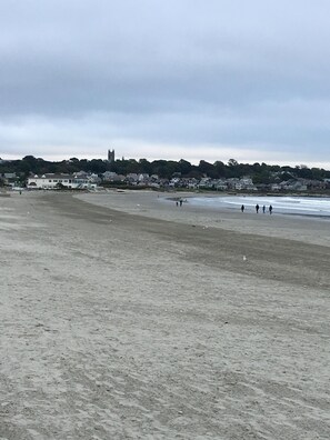 Sun-loungers, beach towels - Enjoy our cozy, newly furnished, cottage near newport's beaches and restaurants! (Middletown)