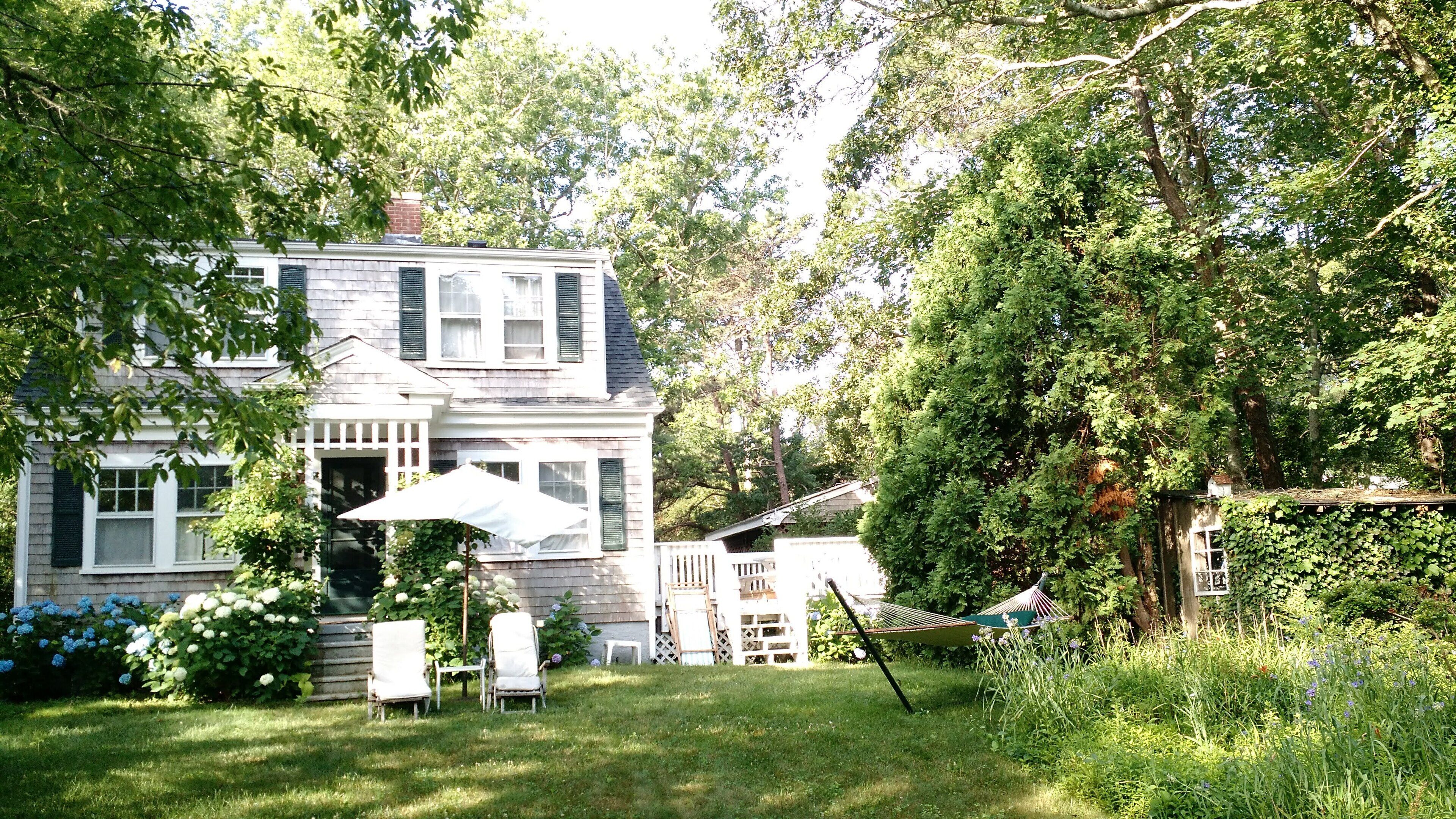 Garden living near museum and downtown Vineyard Haven