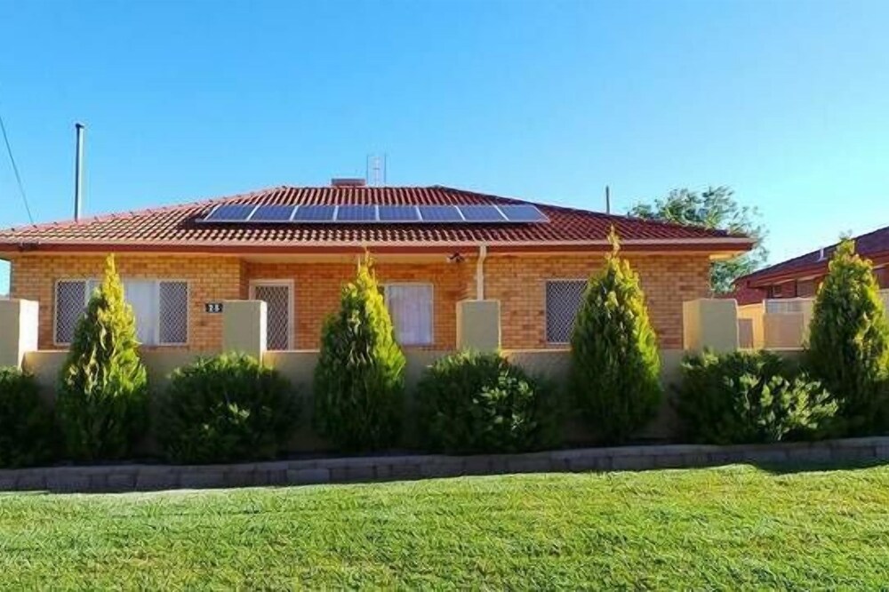 Casa Bella -FREE Wi-Fi,GREAT LOCATION & AFFORDABLE