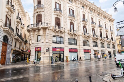 Refined apartment in a historic building in the heart of town