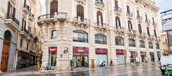 Refined apartment in a historic building in the heart of town