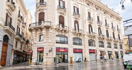 Refined apartment in a historic building in the heart of town