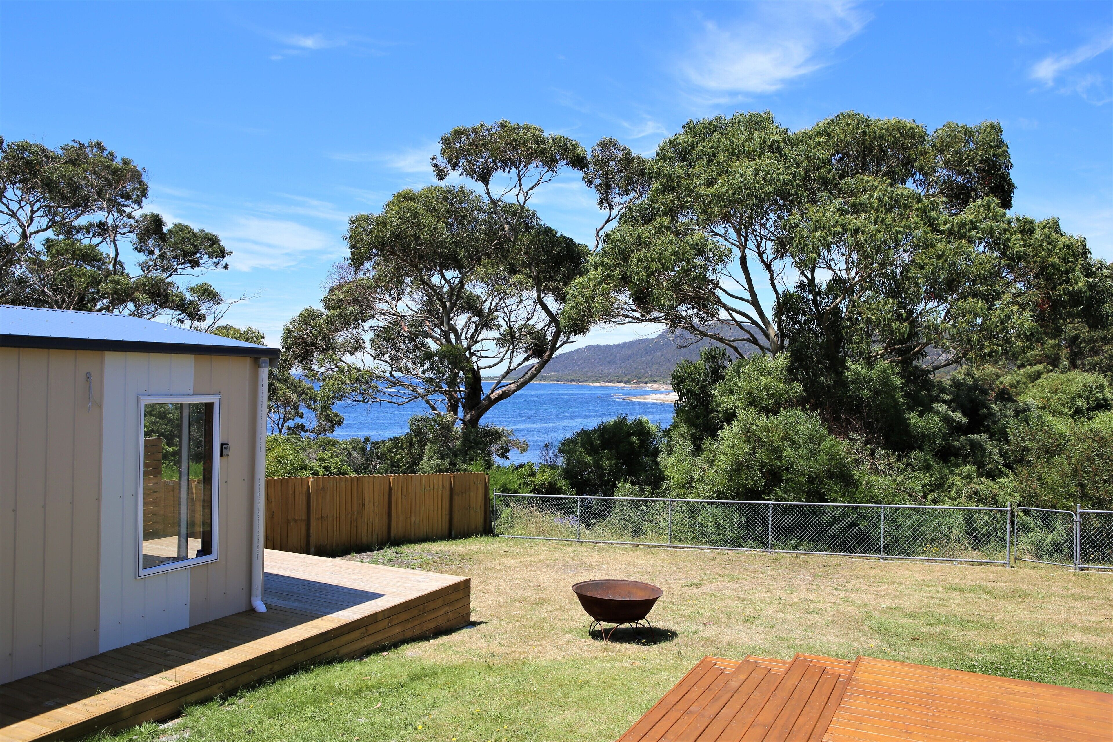 ON THE ROCKS Bicheno