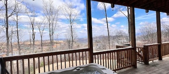 Luxury 4 Bedrooms ♦ Privacy ♦ Amazing Views ♦ Theater ♦ Firepit ♦ Arcade