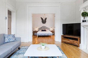 Téléviseur, bureau