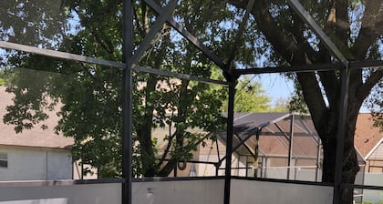 Ylellinen 4 Bed / 3 kylpy huvila + Ylisuuret allas katseilta Disney Area