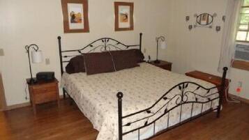 2 bedrooms, iron/ironing board, travel cot, free WiFi