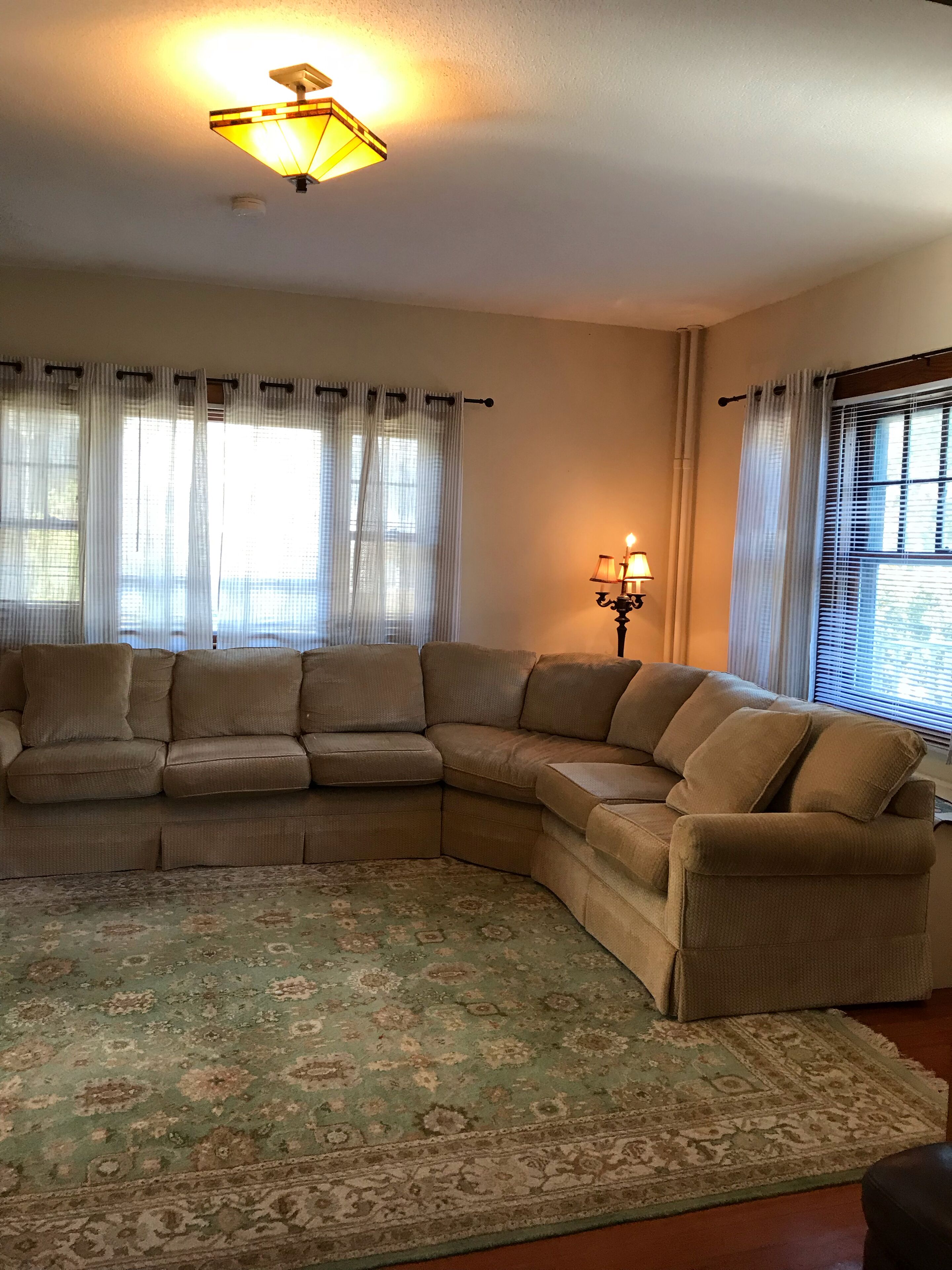 Pet Friendly, 4 BR House. Centrally located, Heated Pool,1mile to Ocean, Sleep10