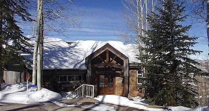 Large Family Home on Adams Avenue - Great Ski-in/out (203151-1719)