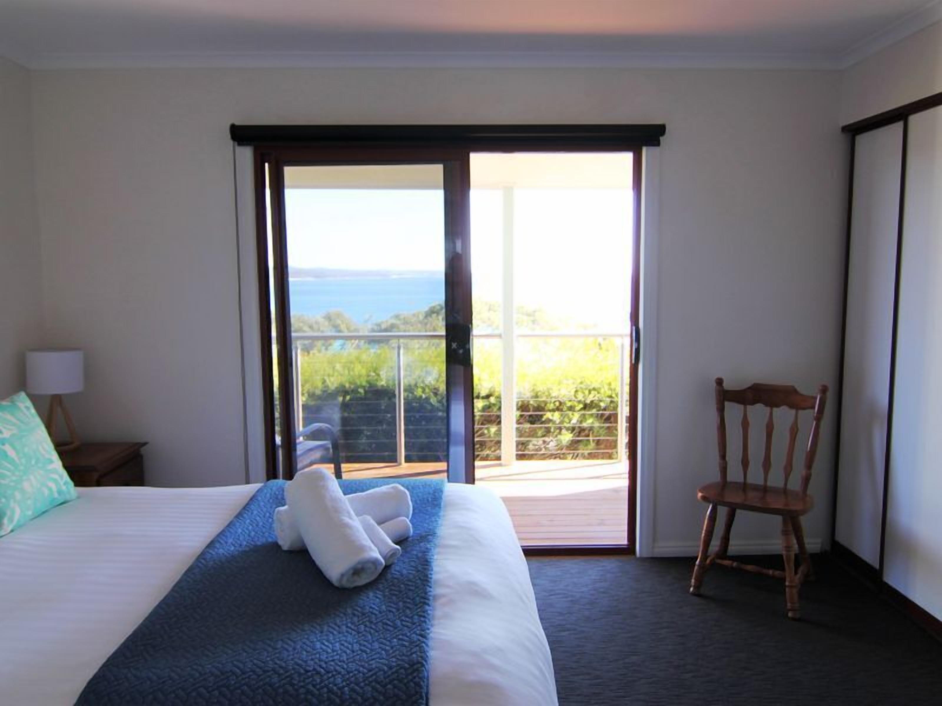 DOLPHIN LOOKOUT COTTAGE Overlooking Binalong Bay — image 16