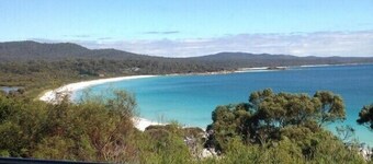 DOLPHIN LOOKOUT COTTAGE Overlooking Binalong Bay