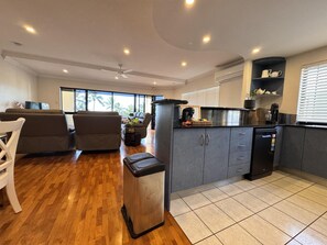 Interior - Beach Days Townsville - Spacious Strand Apart. - Beach Days Townsville - Spacious Strand Apart. (North Ward)