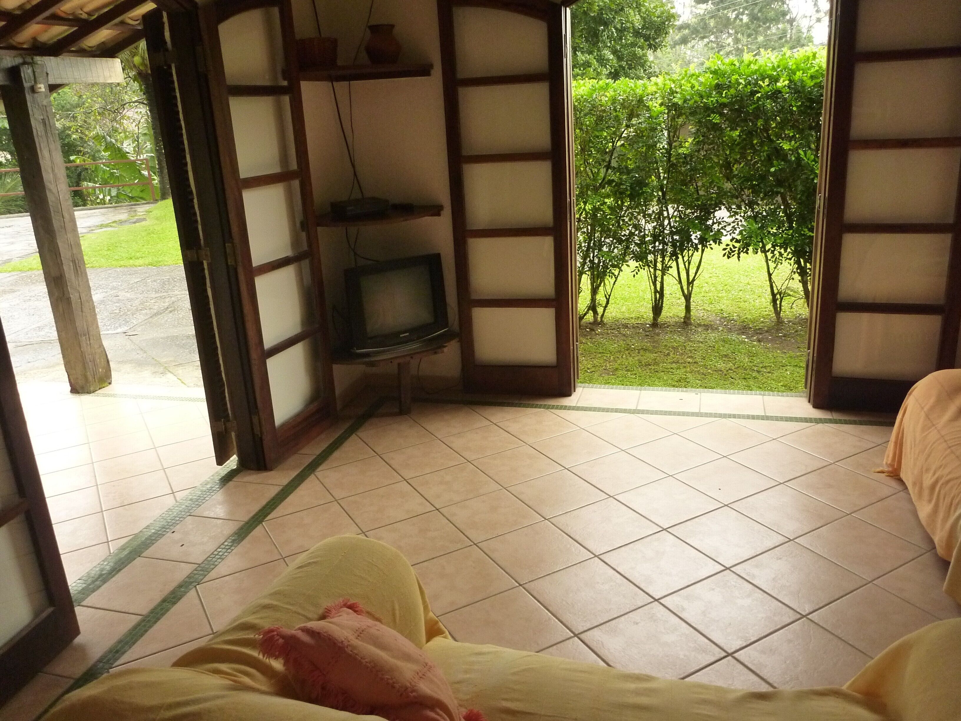 2 bedrooms at home at 100 meters from Maresias beach with barbecue