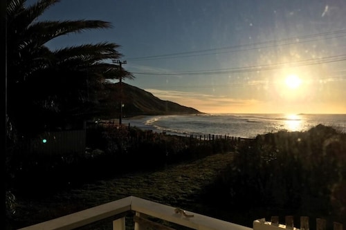 Kiwi Bach by the Beach