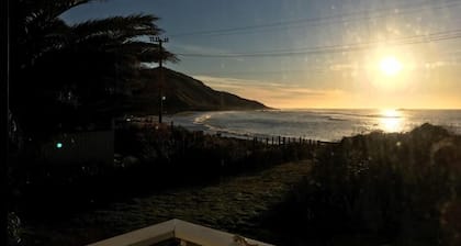 Kiwi Bach by the Beach