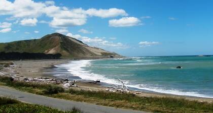 Kiwi Bach by the Beach