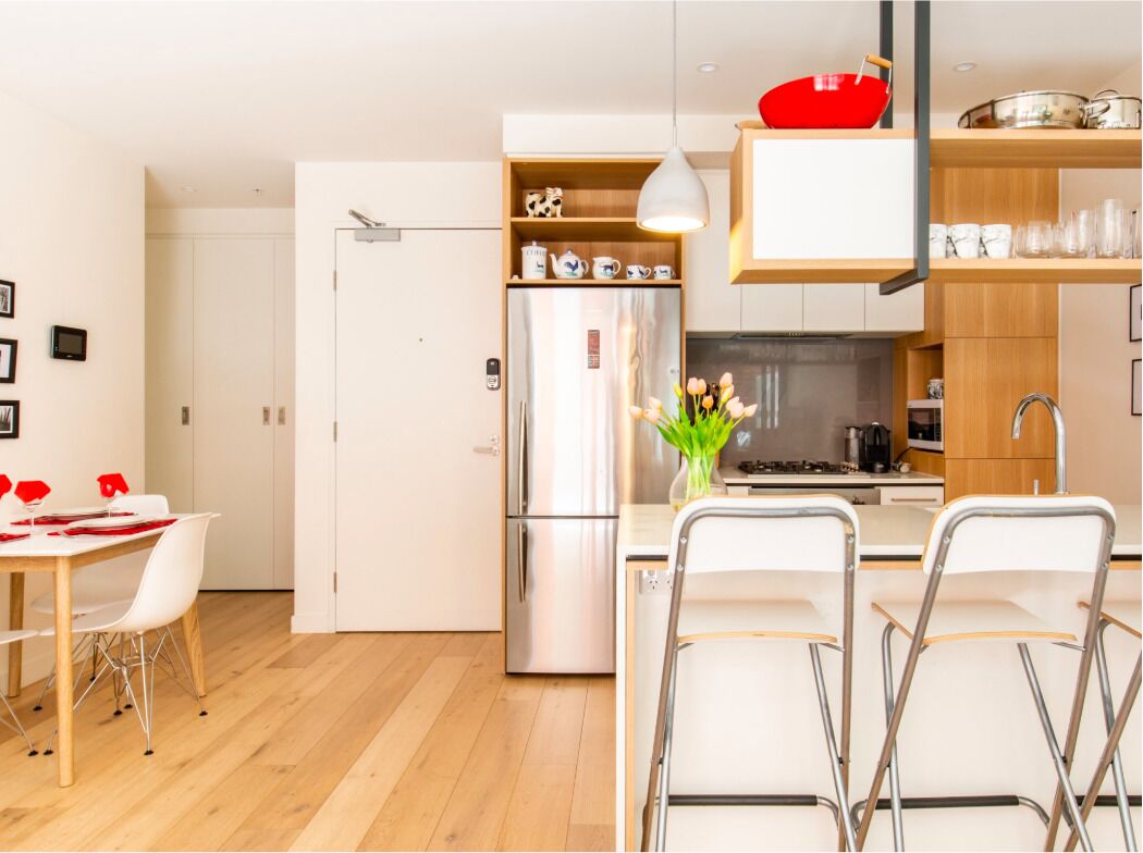 Chic Sth Melbourne Apartment with Huge Private Courtyard — image 10