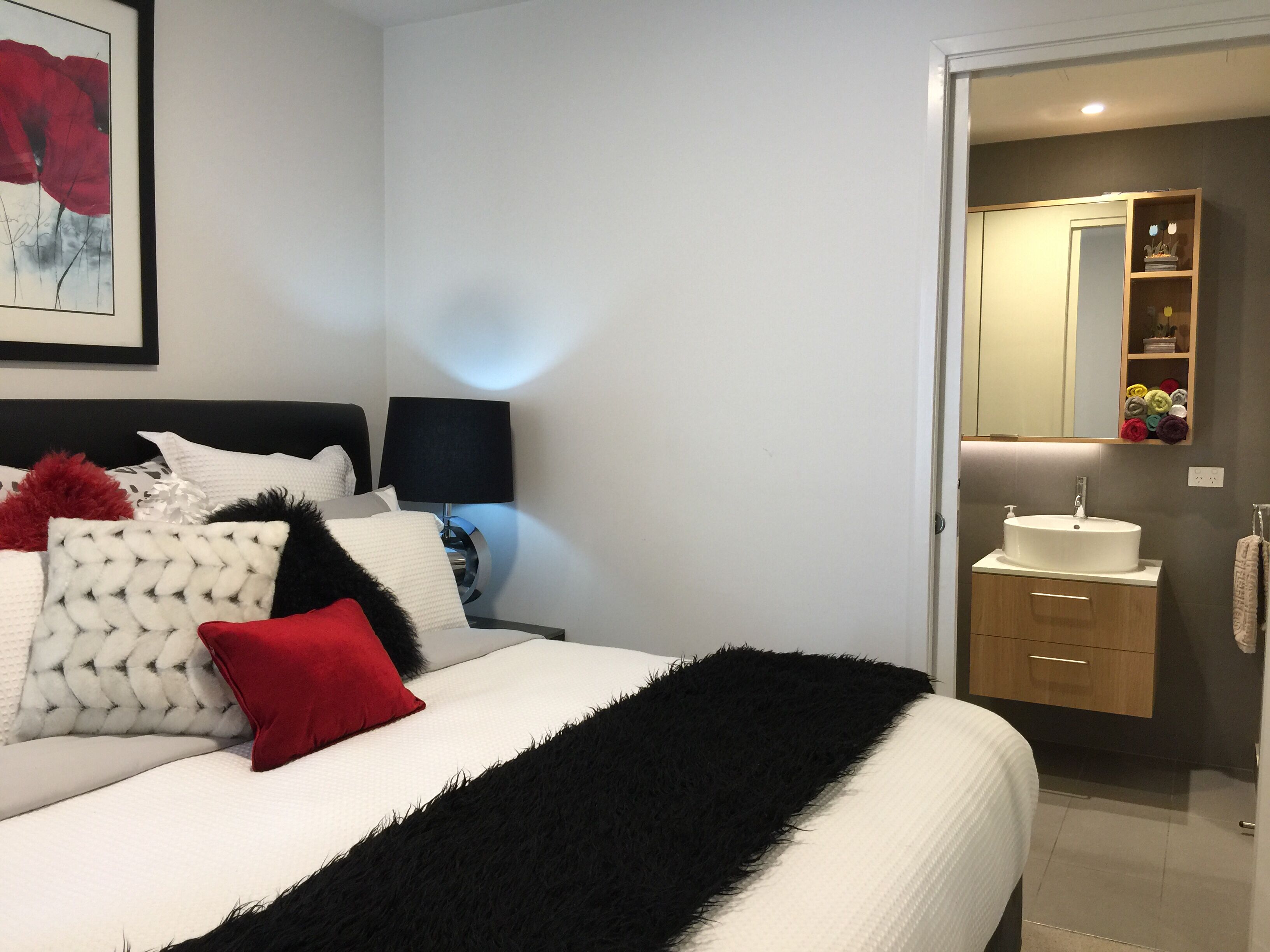 Chic Sth Melbourne Apartment with Huge Private Courtyard — image 20