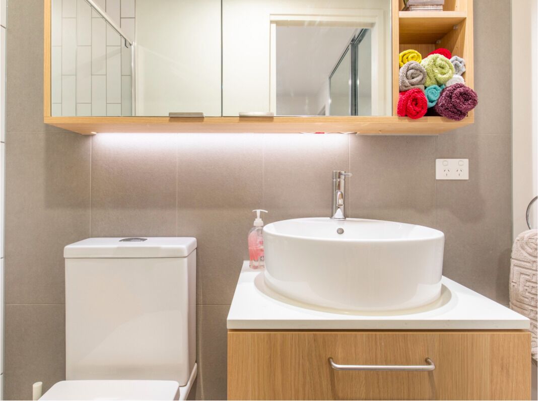 Chic Sth Melbourne Apartment with Huge Private Courtyard — image 22