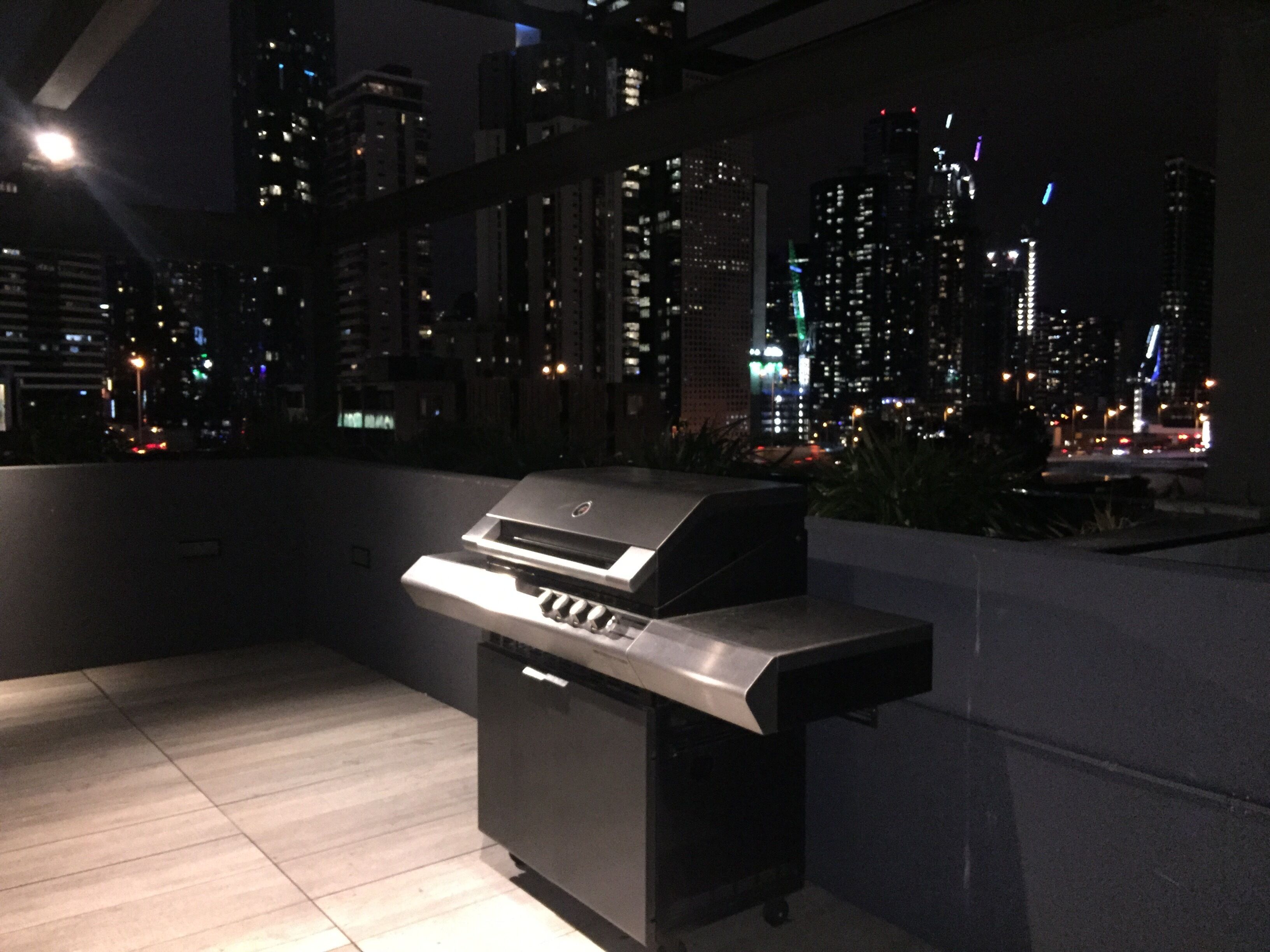 Chic Sth Melbourne Apartment with Huge Private Courtyard — image 6