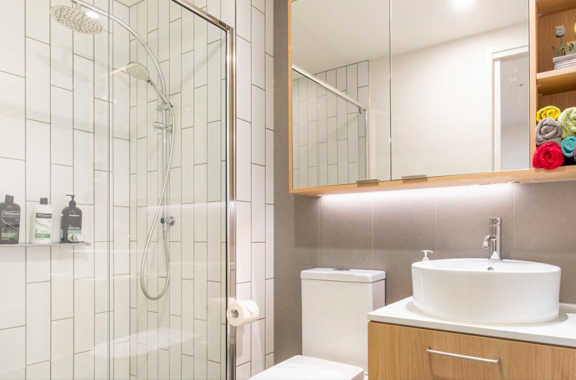 Chic Sth Melbourne Apartment with Huge Private Courtyard — image 23