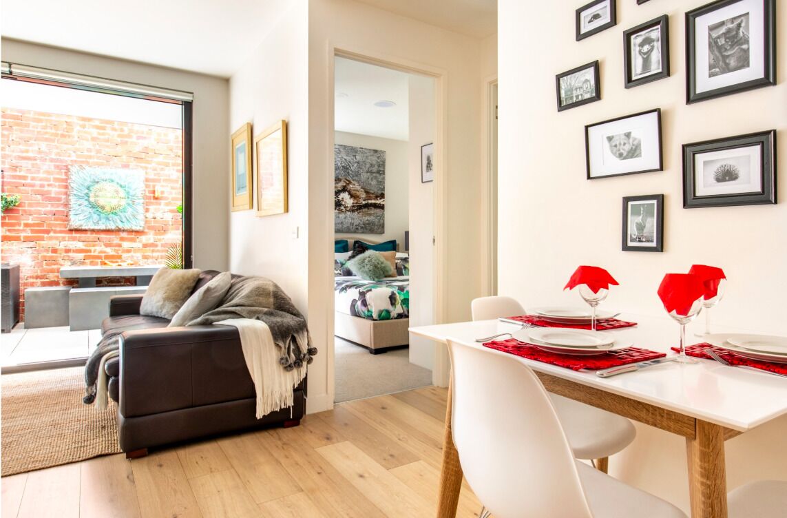 Chic Sth Melbourne Apartment with Huge Private Courtyard — image 18