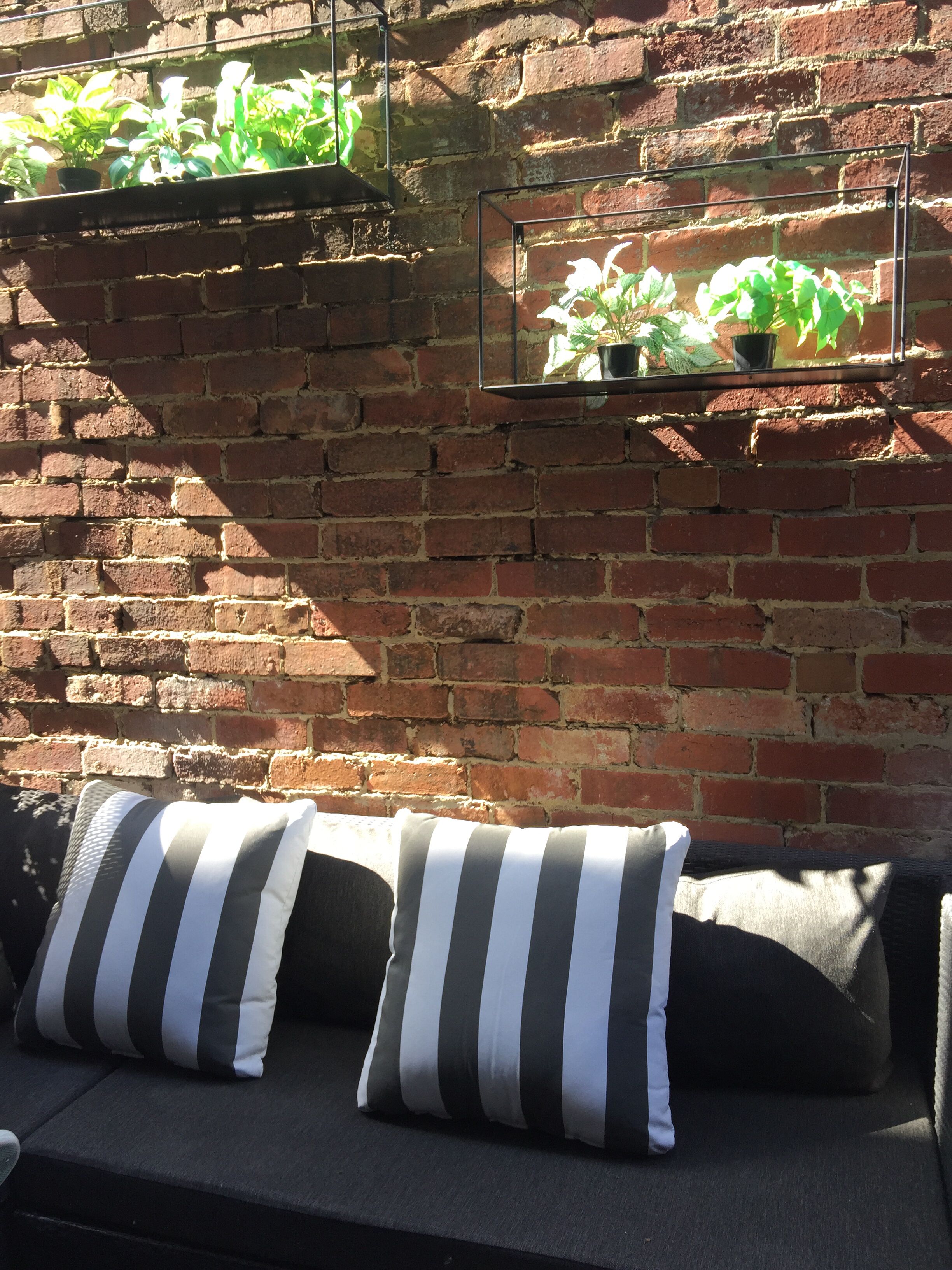 Chic Sth Melbourne Apartment with Huge Private Courtyard — image 26