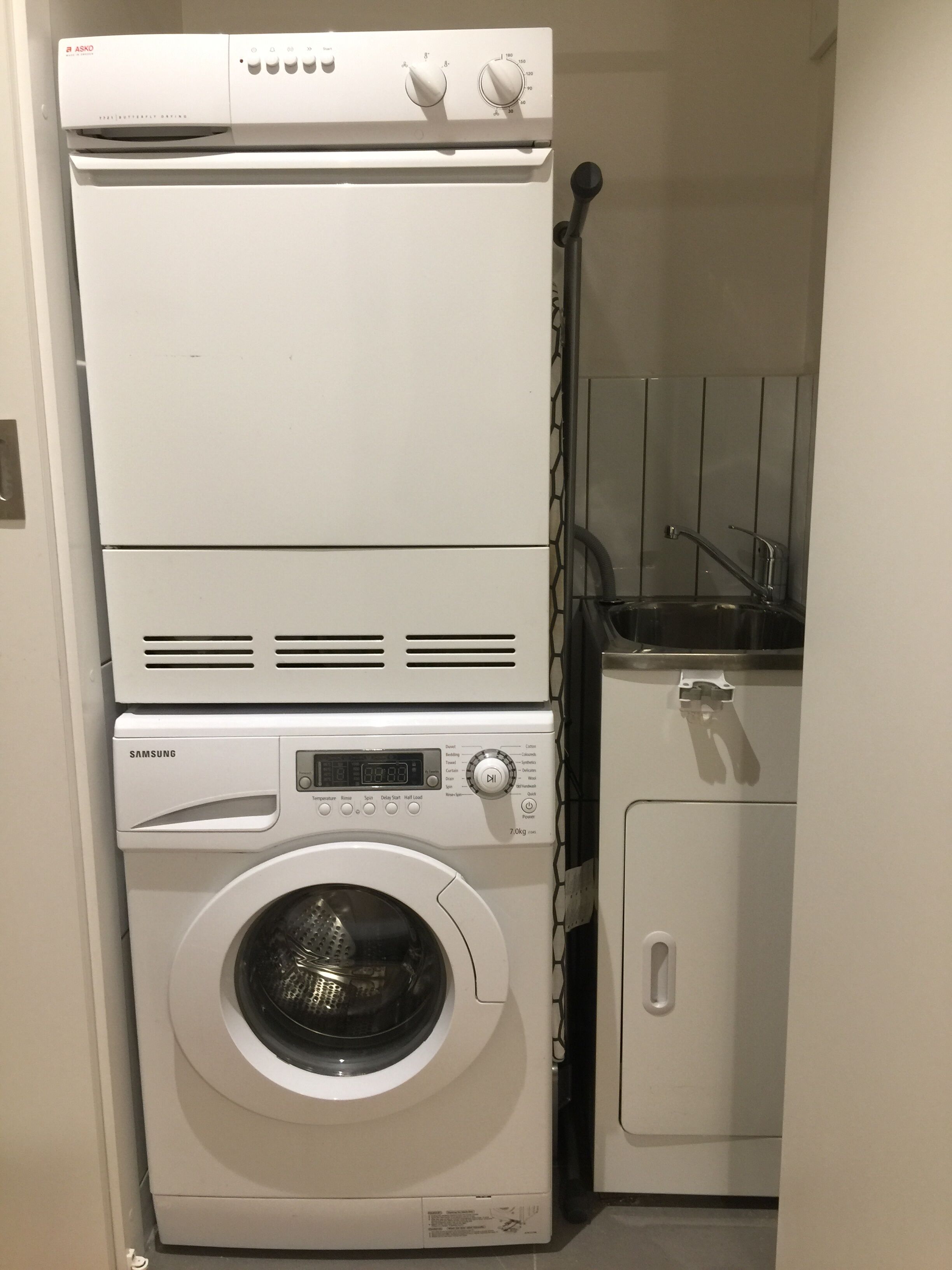 Chic Sth Melbourne Apartment with Huge Private Courtyard — image 3