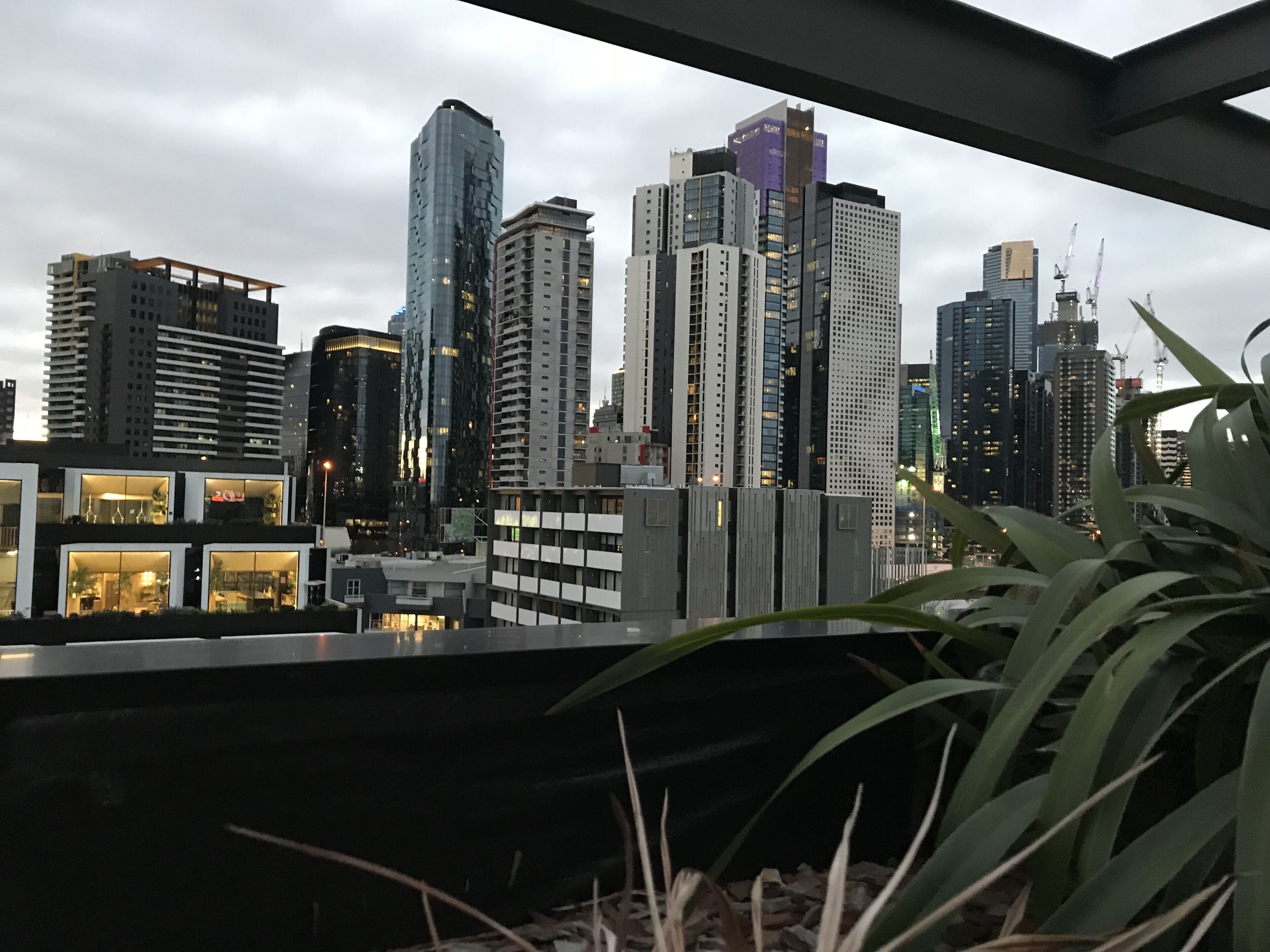 Chic Sth Melbourne Apartment with Huge Private Courtyard — image 29